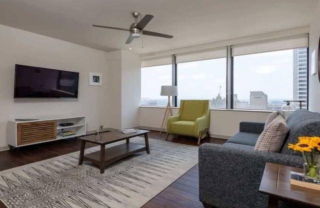 16th FL Bold CozySuites with pool, gym #1