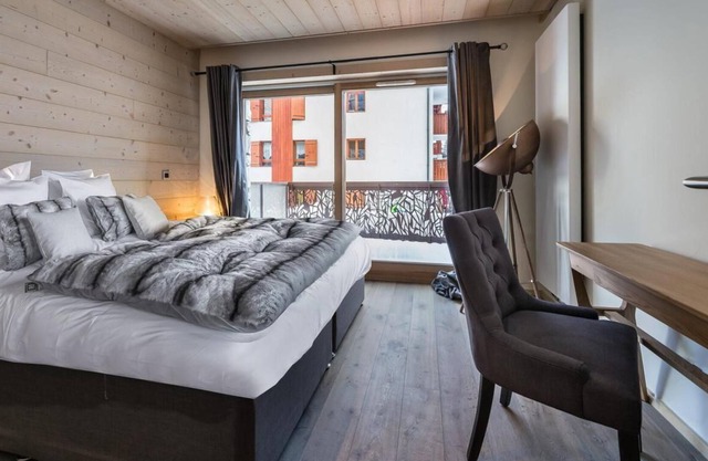 1st floor, terrace, balcony, parking, tv, ski locker, 110m², Val d'Isère