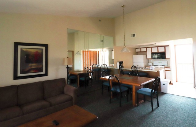2 - BD Lakeview Economy Suite 2B3