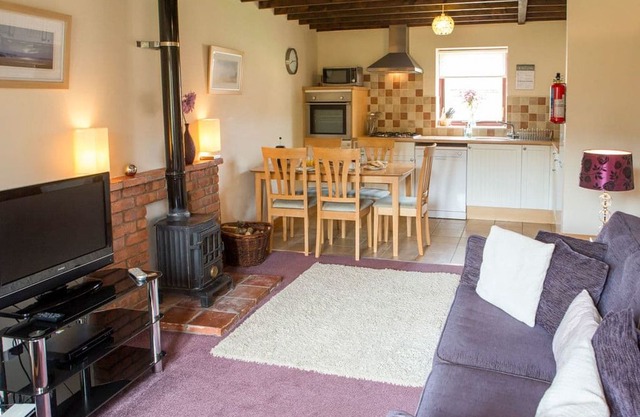 2 bedroom accommodation in Killerby, Cayton, near Scarborough