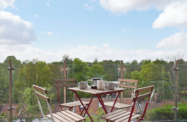 2 bedroom accommodation in Pickering