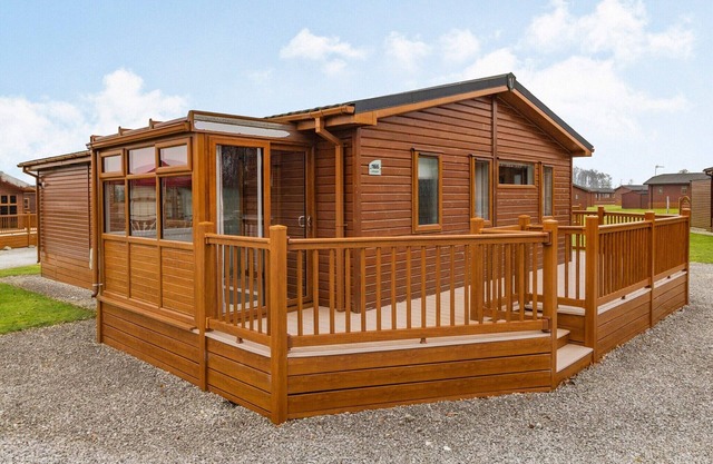 2 bedroom accommodation in Sproatley