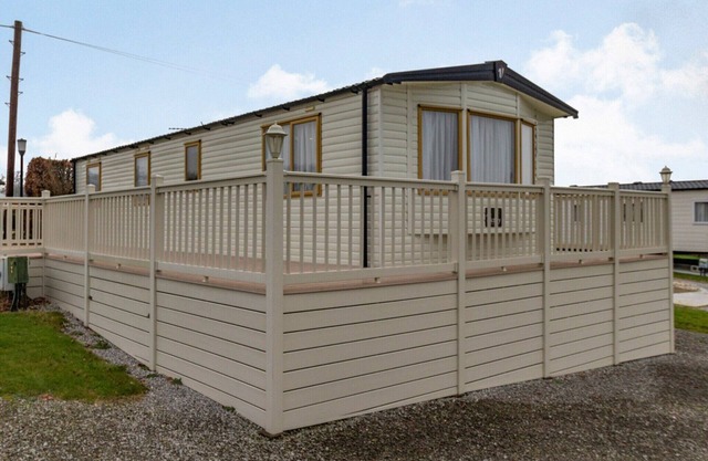 2 bedroom accommodation in Sproatley