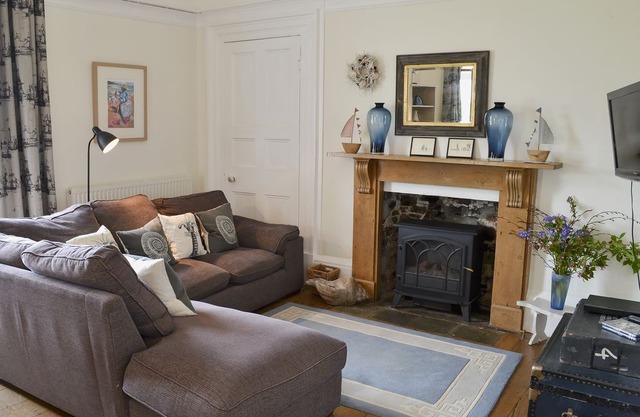 2 bedroom accommodation in Instow, near Bideford