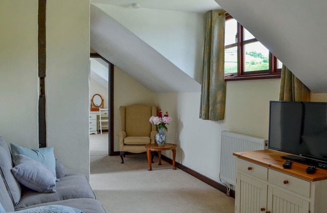 2 bedroom accommodation in Heyope, near Knighton