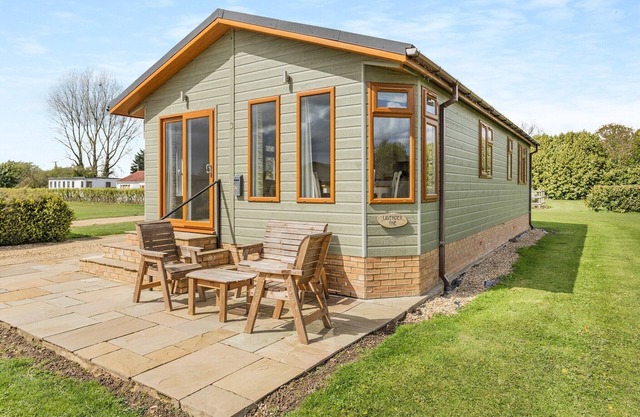 2 bedroom accommodation in Three Holes, Nr Downham Market