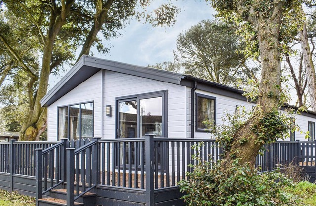 2 bedroom accommodation in Corton