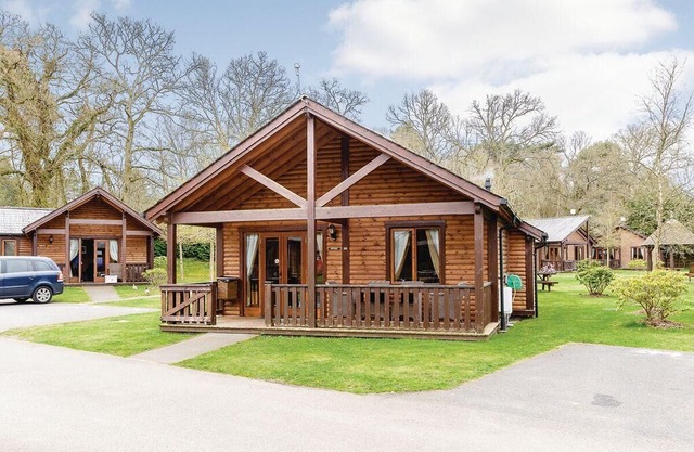 2 bedroom accommodation in Tilford, Farnham