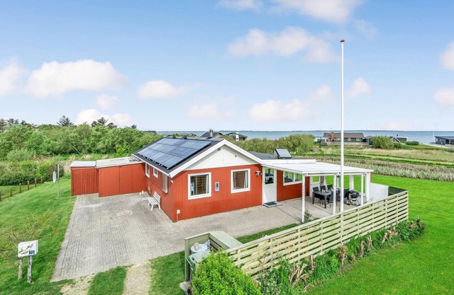2 bedroom amazing home in Vinderup