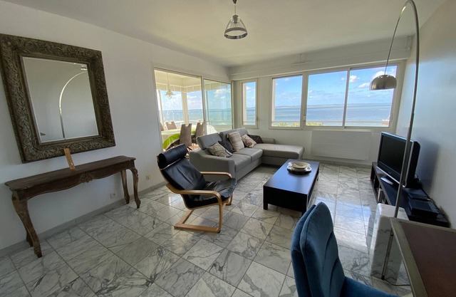 2-Bedroom Apartment in Arcachon Center with Parking and WIFI