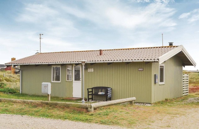 2 bedroom beautiful home in Hvide Sande