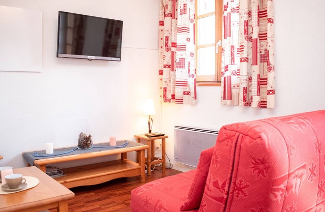 2-room apartment with balcony and pool