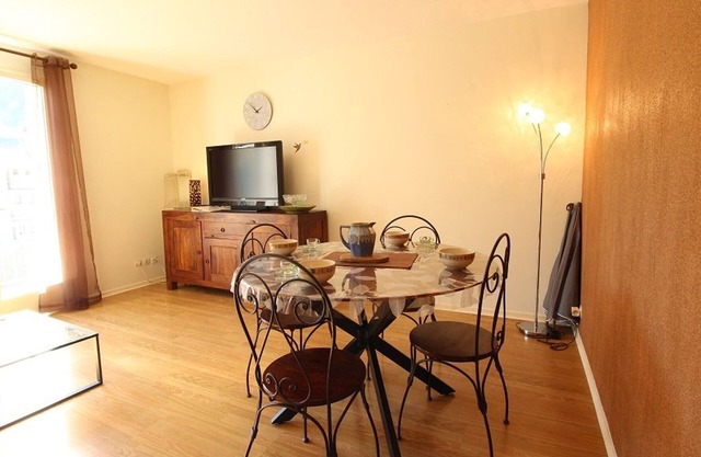 2-room cabin apartment with balcony, parking, pets allowed, Wi-Fi