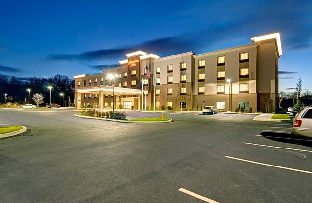 2-Star Hotel ∙ Hampton Inn Boston - Westborough