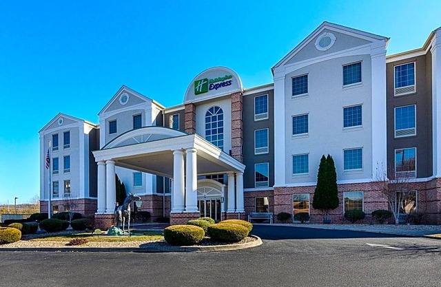 2-Star Hotel ∙ Holiday Inn Express Lexington