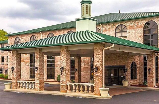 2-Star Hotel ∙ Quality Inn & Suites Cincinnati I-275