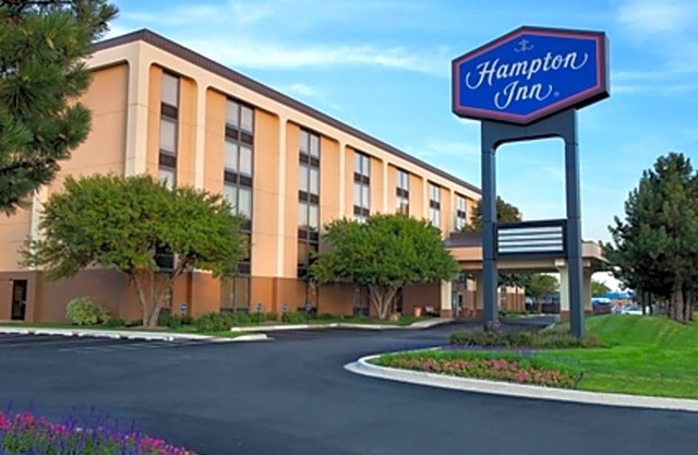 2-Star Hotel ∙ Hampton Inn Chicago-O'Hare International Airport