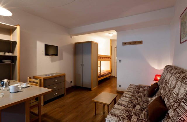 2* Studio with balcony, parking and wifi in the heart of Brides-les-Bains