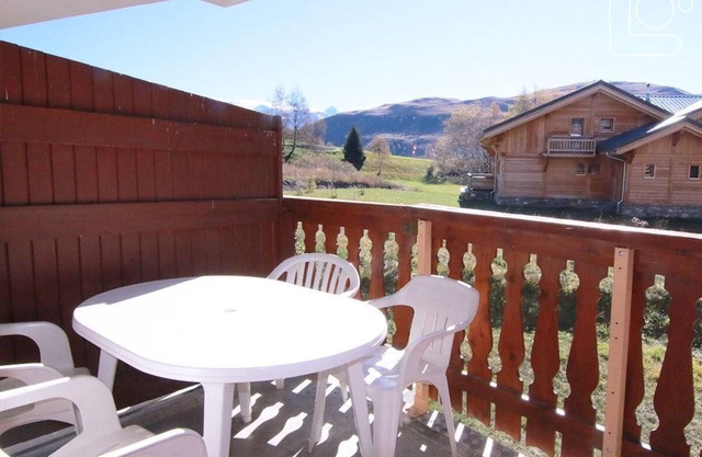 210m from shops, 1st floor, balcony, tv, ski locker, 30m², Alpe d'Huez