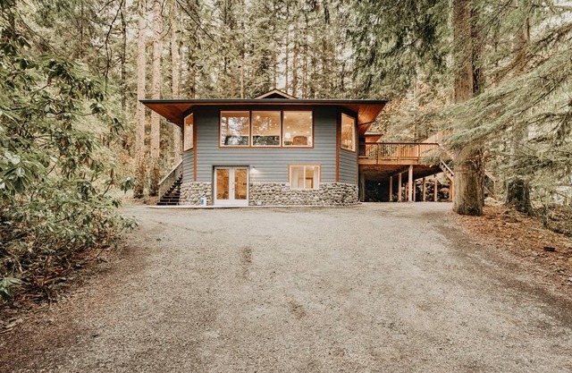 268 m² Cabin ∙ 3 bedrooms ∙ 11 guests