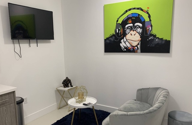 2BD Apt mins from Miami Design, Midtown, Wynwood, & Beaches!