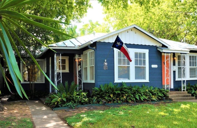 2Bdrm Gem | Walk 2 Alamo, Riverwalk, Conv. Center