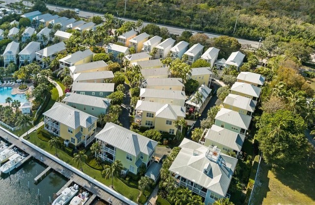 2BR/2.5BA Angler's Reef Cottage 116 With Private Beach and Pool Access