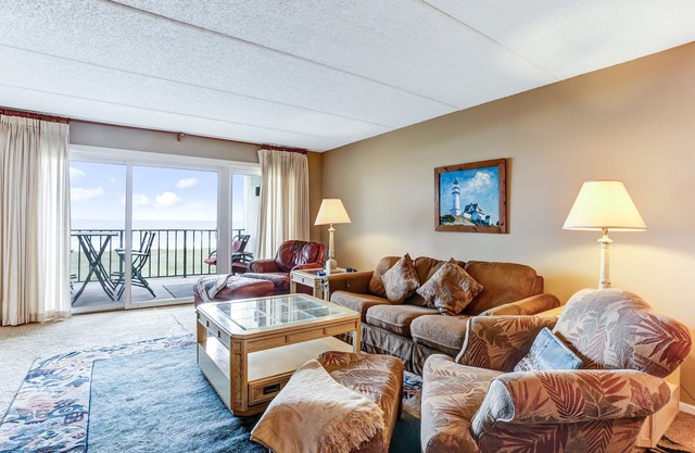 2nd Floor 2 Bed/2 Bath Beachfront condo sleeps 6. patio & pool.