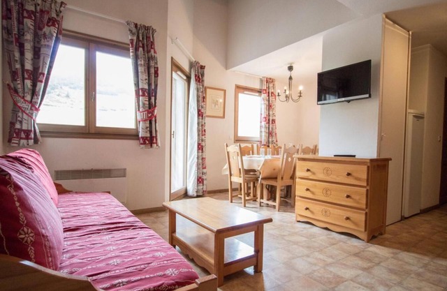 2nd floor, view mountain, balcony, tv, ski locker, 64m², Val Cenis
