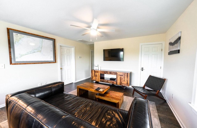3-Bedroom, 2-Bathroom Apartment. Walk to beach and access to REAL Watersports