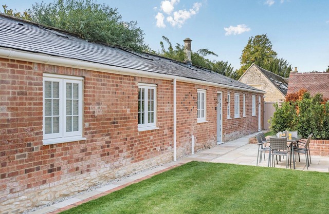 Accommodation Hatherop 