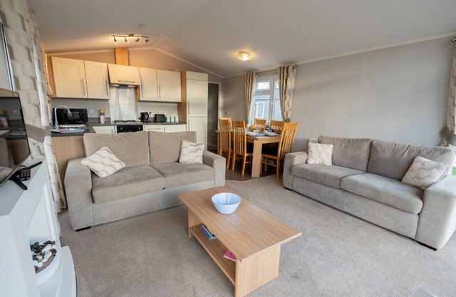 3 bedroom accommodation in Lowestoft