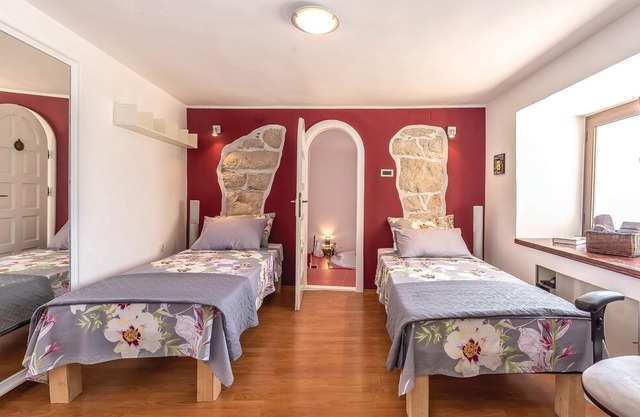 3 bedroom accommodation in Praputnjak