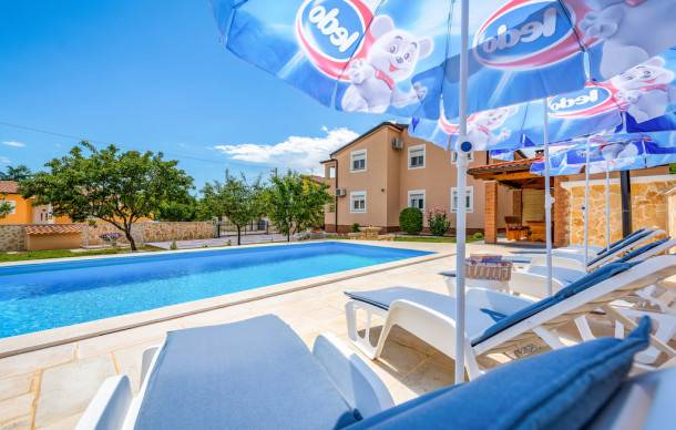 3 bedroom accommodation in Porec
