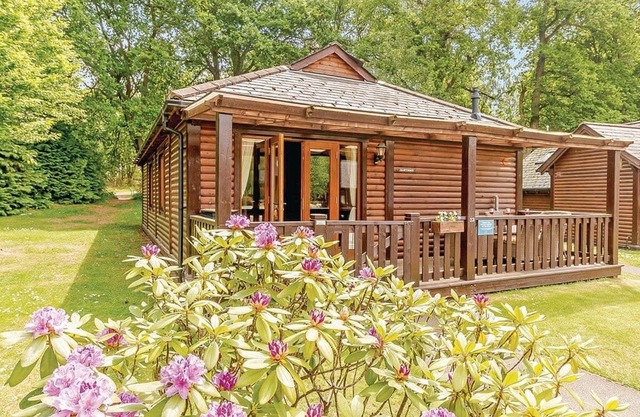 3 bedroom accommodation in Tilford, Farnham