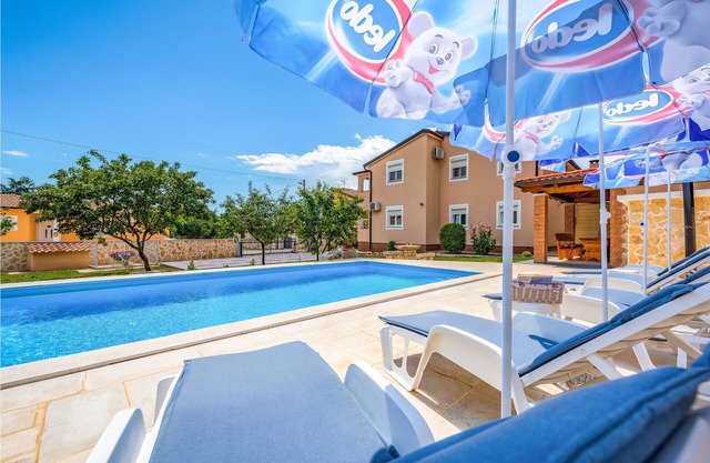 3 bedroom accommodation in Porec
