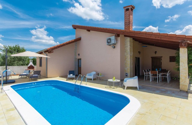 3 bedroom accommodation in Porec