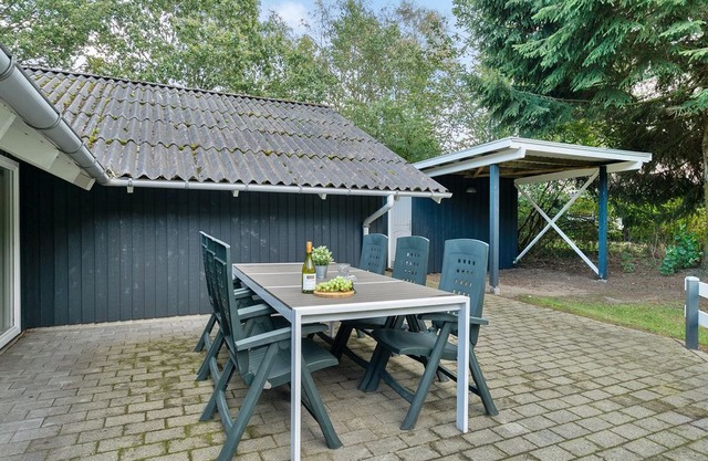 3 bedroom accommodation in Give