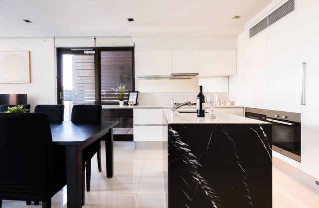 3 Bedroom Henley Beach Pad *WIFI*NETFLIX*PARKING