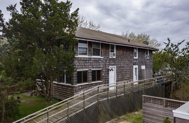 3 Homes away from the Beach! Large enough for a big Family....