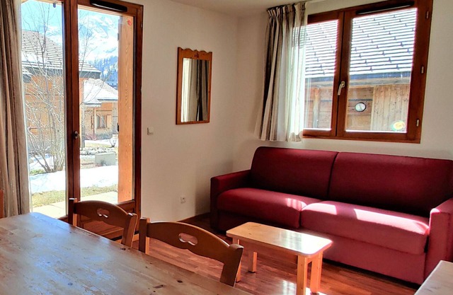 3-room chalet, terrace, pets welcome, parking