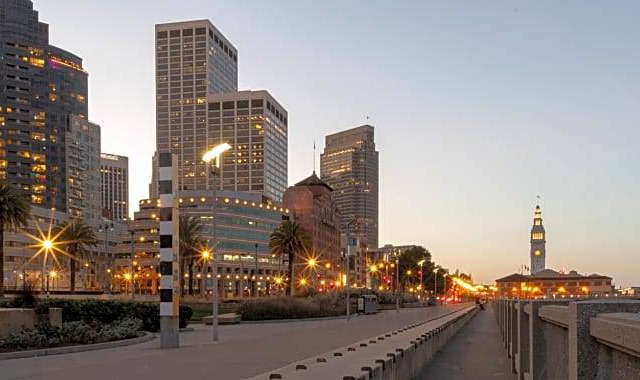 3-Star Hotel ∙ Harbor Court Hotel