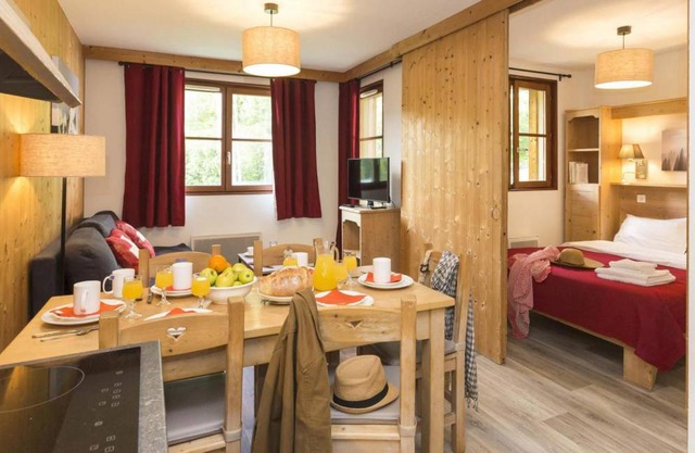 Foot Of The Slopes Swimming Ski Locker 