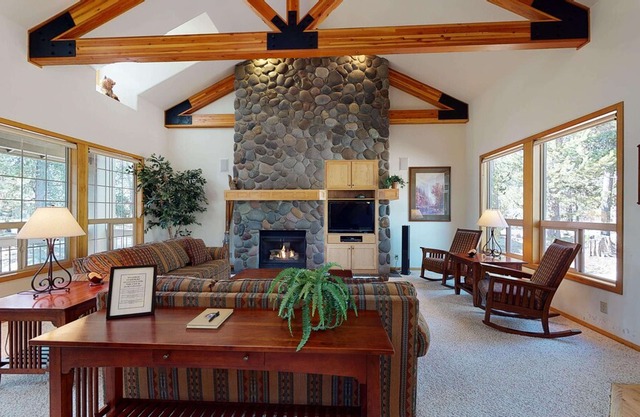 33 Oregon Loop | 4 BR / 4.5 BA, Sleeps 8