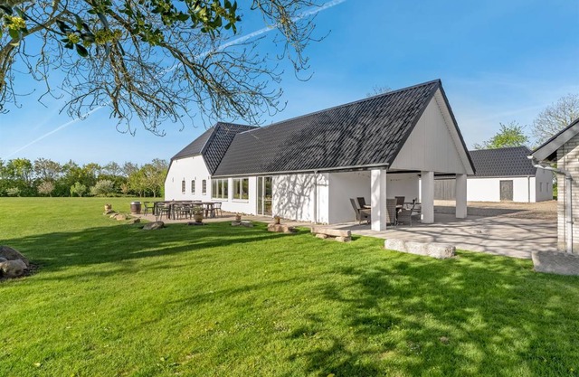 365 m² House ∙ 8 bedrooms ∙ 18 guests