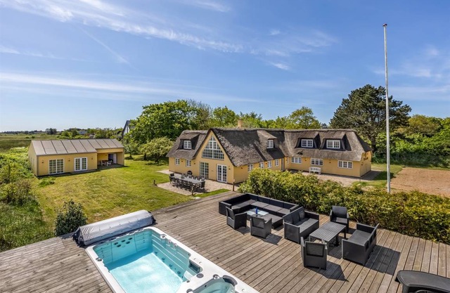 365 m² House ∙ 6 bedrooms ∙ 16 guests