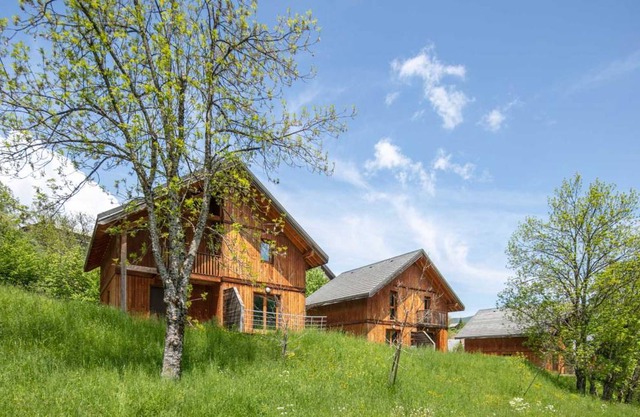 Les Gentianes Persons 