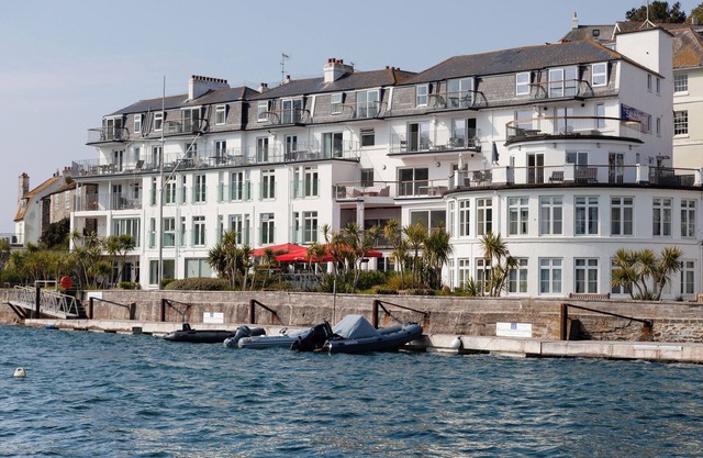 37 THE SALCOMBE, luxury holiday cottage, with pool in Salcombe