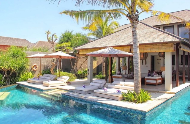 Beach Villa Pabean 