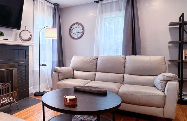 4 Bedroom, 2 Bathrooms, Remodeled Home, 5 Minutes From Niagara Falls State Park